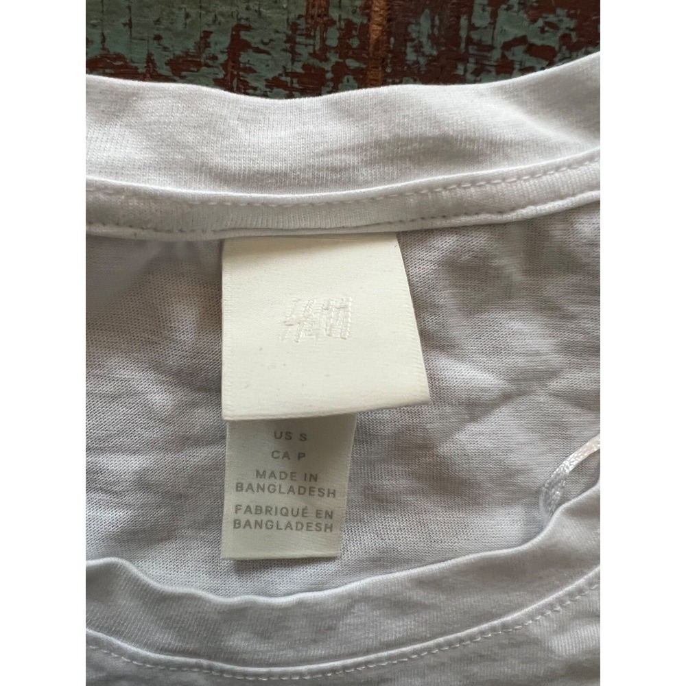 Women's H&M Be White T Shirt Size Small‎